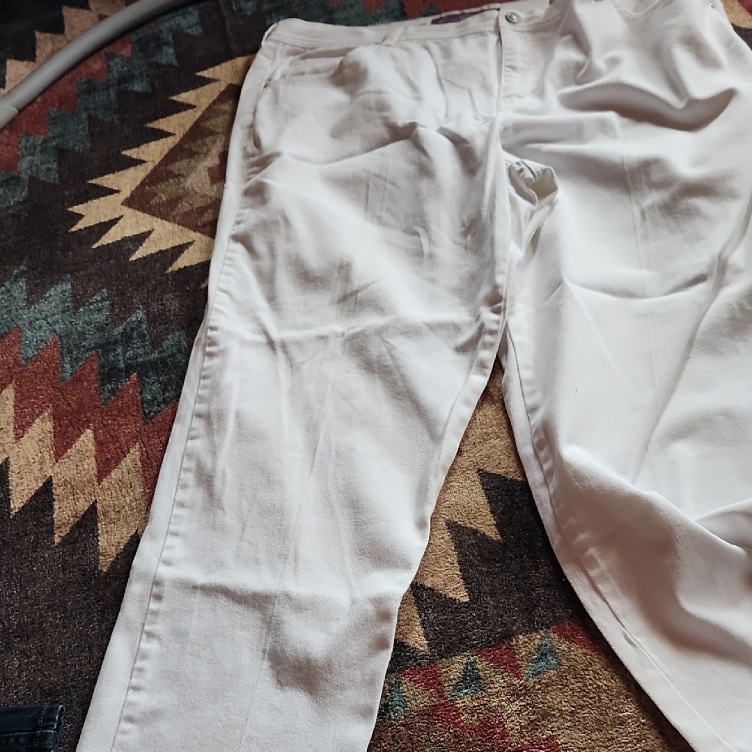 Gloria Vanderbilt Women's Off-White Straight Leg Jeans
